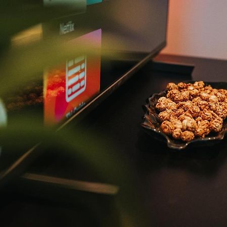Circa17- Entire Apt, Free Parking, Gym, City Central & Free Netflix ブラックネル エクステリア 写真